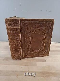 BIBLE sainte antique de 1866 de l'époque de la guerre civile avec frontispice en couleur et reliure en cuir, ancienne et familiale.