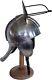 Casques De Cavalerie Médiévale De La Guerre Civile Anglaise, Soigneusement Fabriqués Pour Refléter
