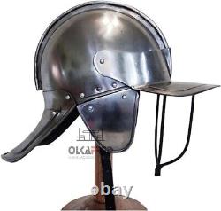 Casques de cavalerie médiévale de la guerre civile anglaise, soigneusement fabriqués pour refléter
