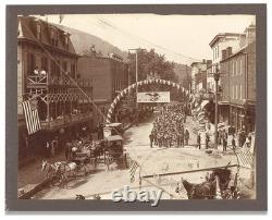 Photographie de la parade militaire de Harpers Ferry, Virginie-Occidentale, vers 1909-1914 Guerre civile